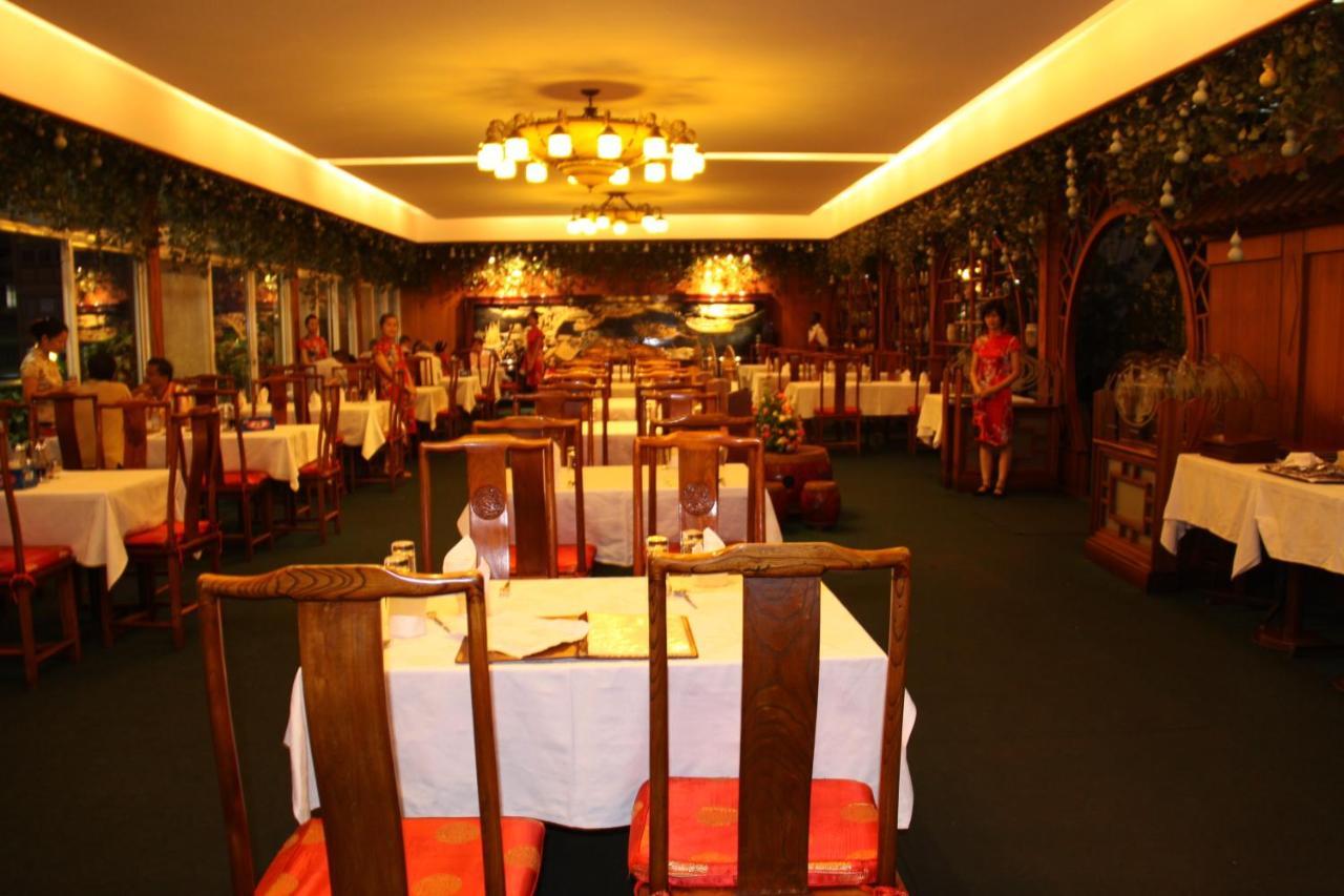 Fang Fang Hotel คัมพาลา ภายนอก รูปภาพ