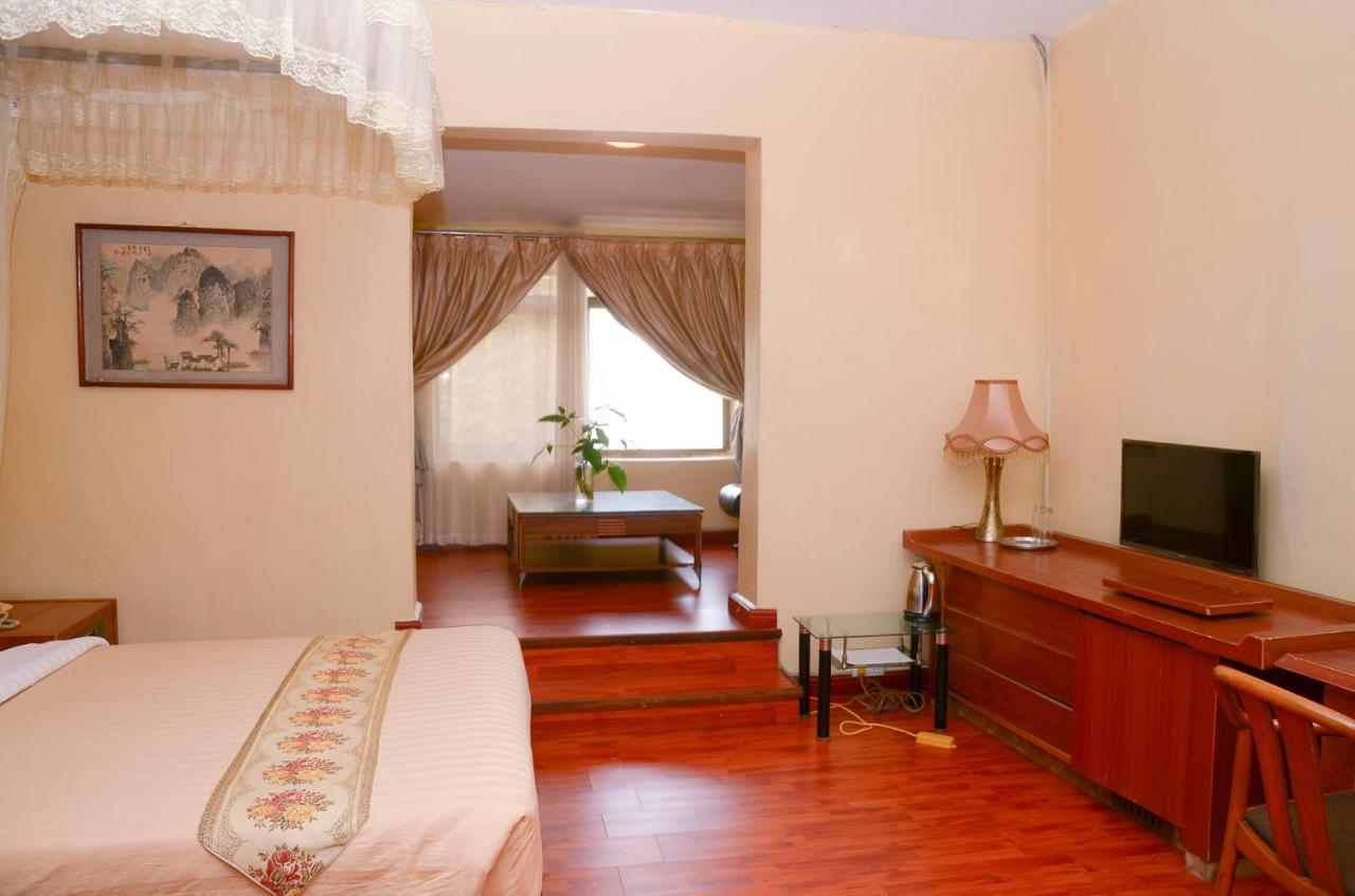 Fang Fang Hotel คัมพาลา ภายนอก รูปภาพ