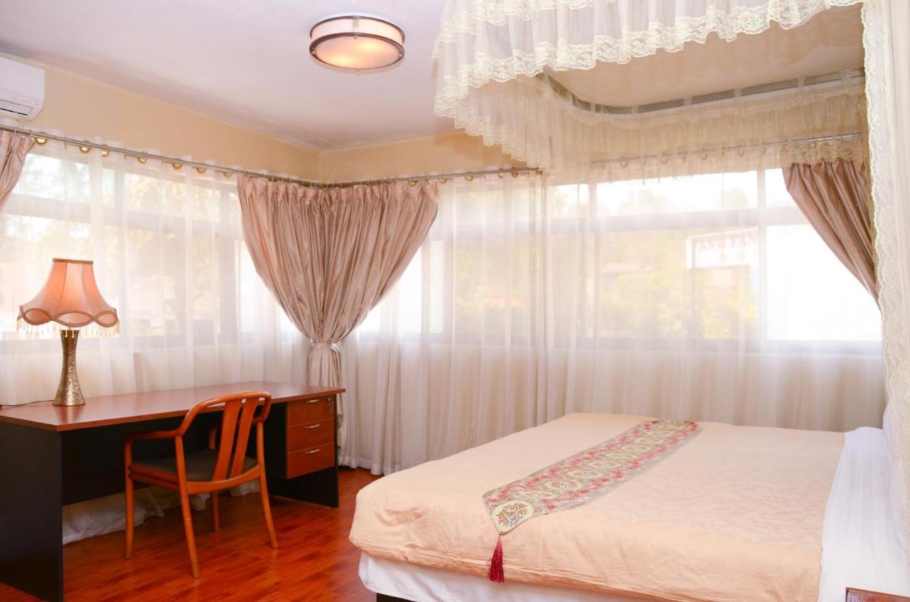 Fang Fang Hotel คัมพาลา ภายนอก รูปภาพ